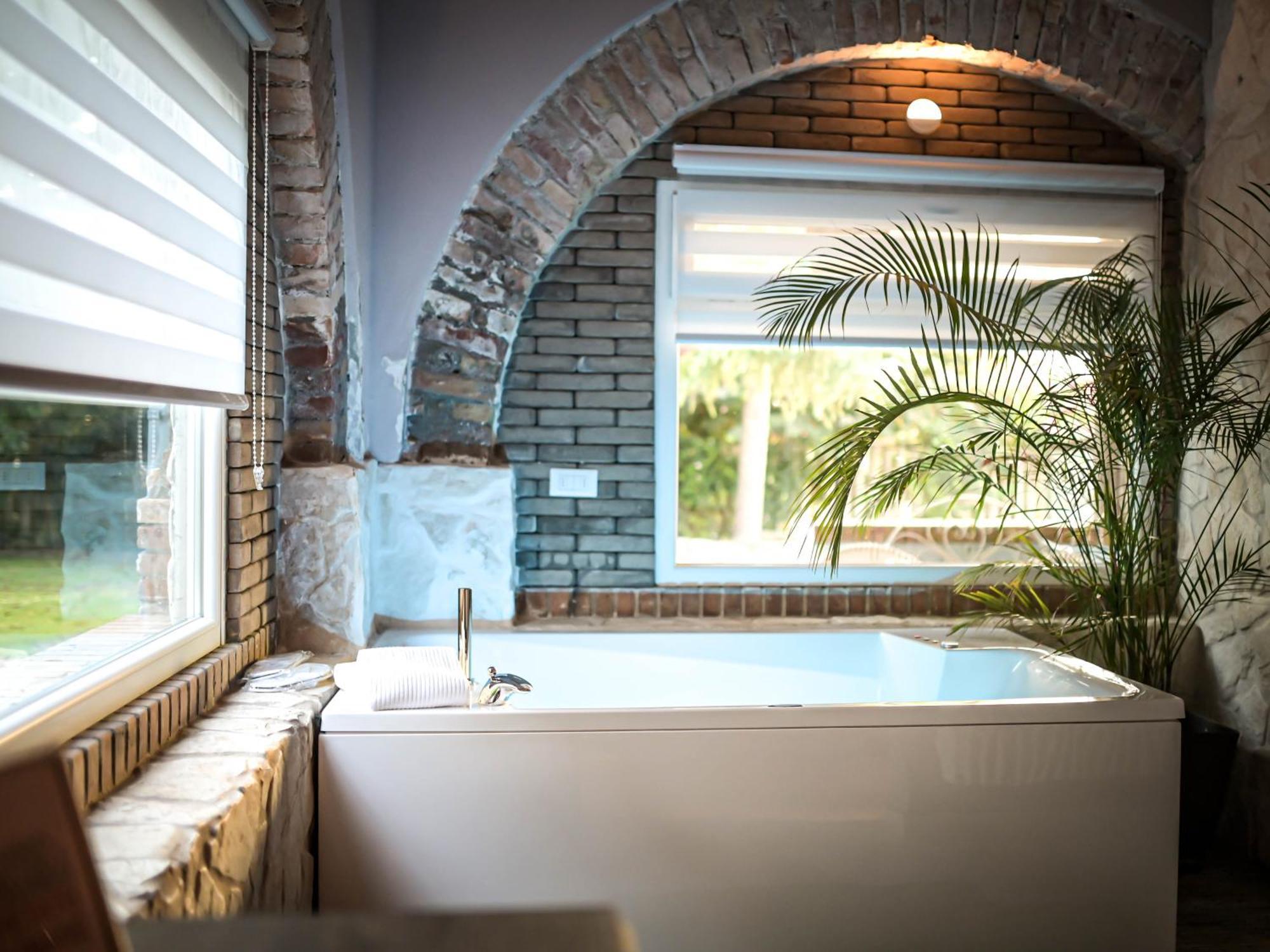 Hotel Paradise Ranch à Borgo Sabotino Extérieur photo